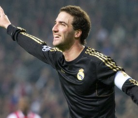 开云体育下载-本泽马统治全场，巴西防守锁死埃及，足球战术的现代性寓言