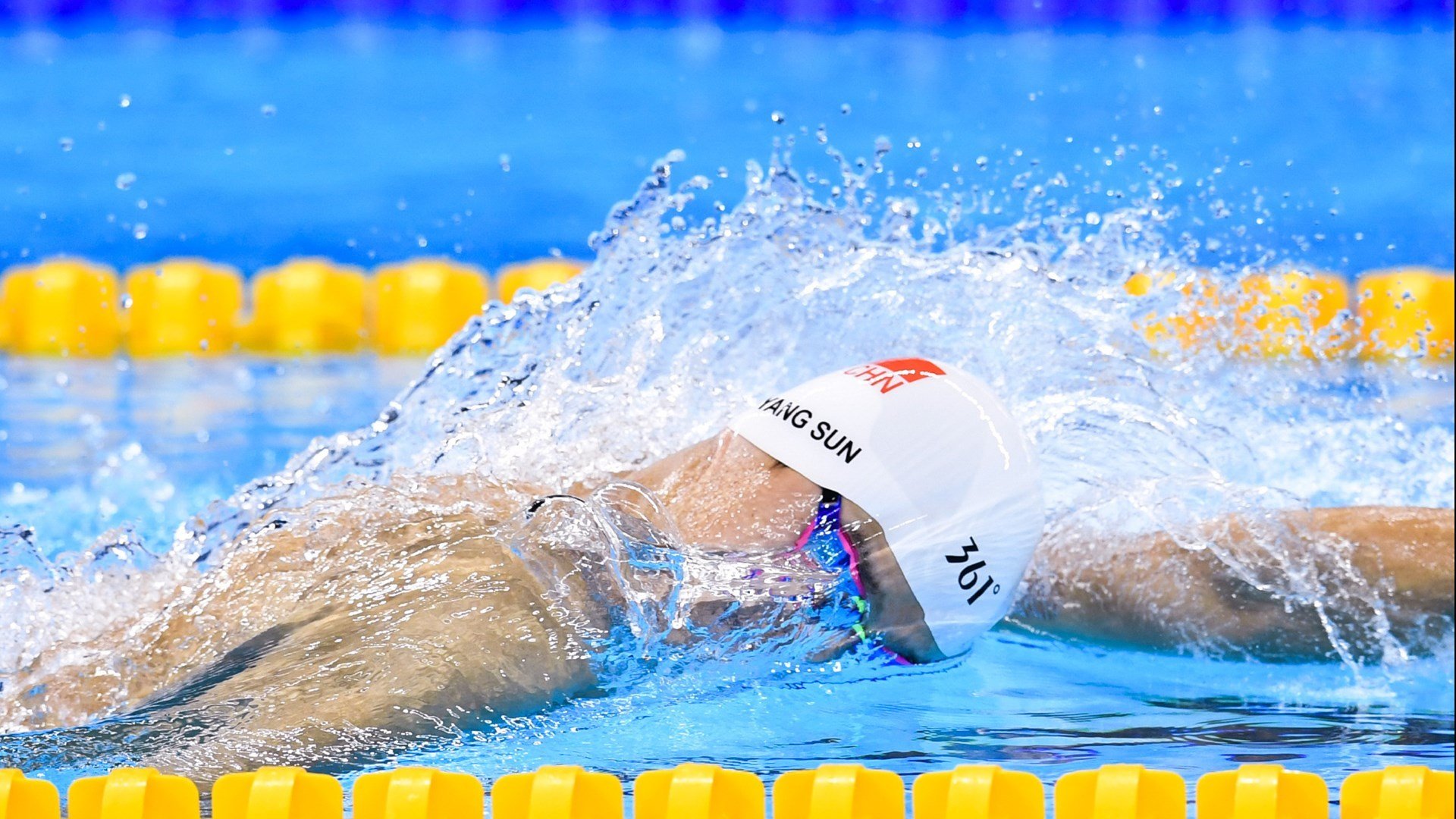 战术碾压与孤胆英雄，当篮网体系遇上欧冠杀神