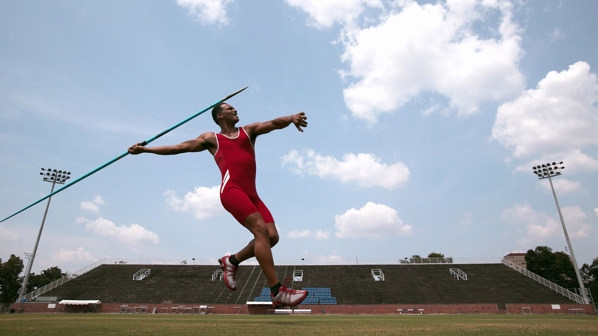 英格兰险胜挪威,巴雷拉的个人英雄主义与足球的现代性困境